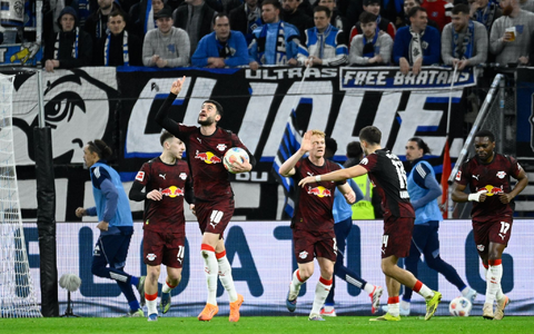 Rômulo (RB Leipzig) jubelt nach seinem Tor zum 1:1. - Foto: Gregor Fischer/dpa