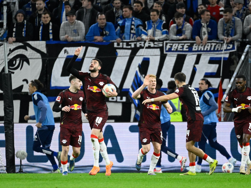 Rômulo (RB Leipzig) jubelt nach seinem Tor zum 1:1. - Foto: Gregor Fischer/dpa