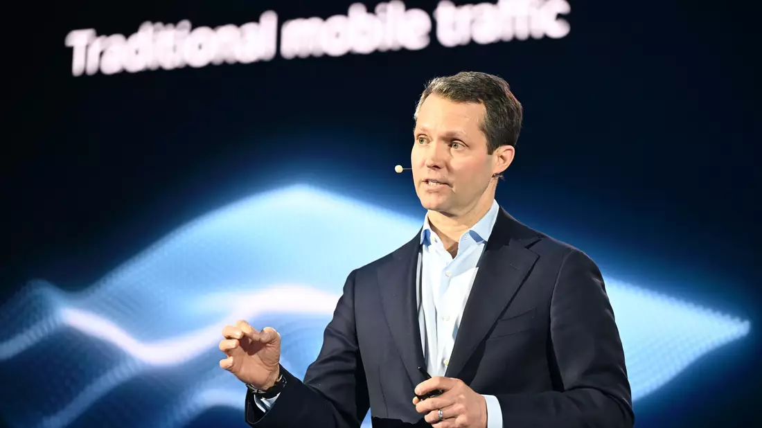 Nokia-Chef Justin Hotard sieht viel Arbeit auf die Netzbetreiber zukommen. - Bild: Wolf von Dewitz/dpa