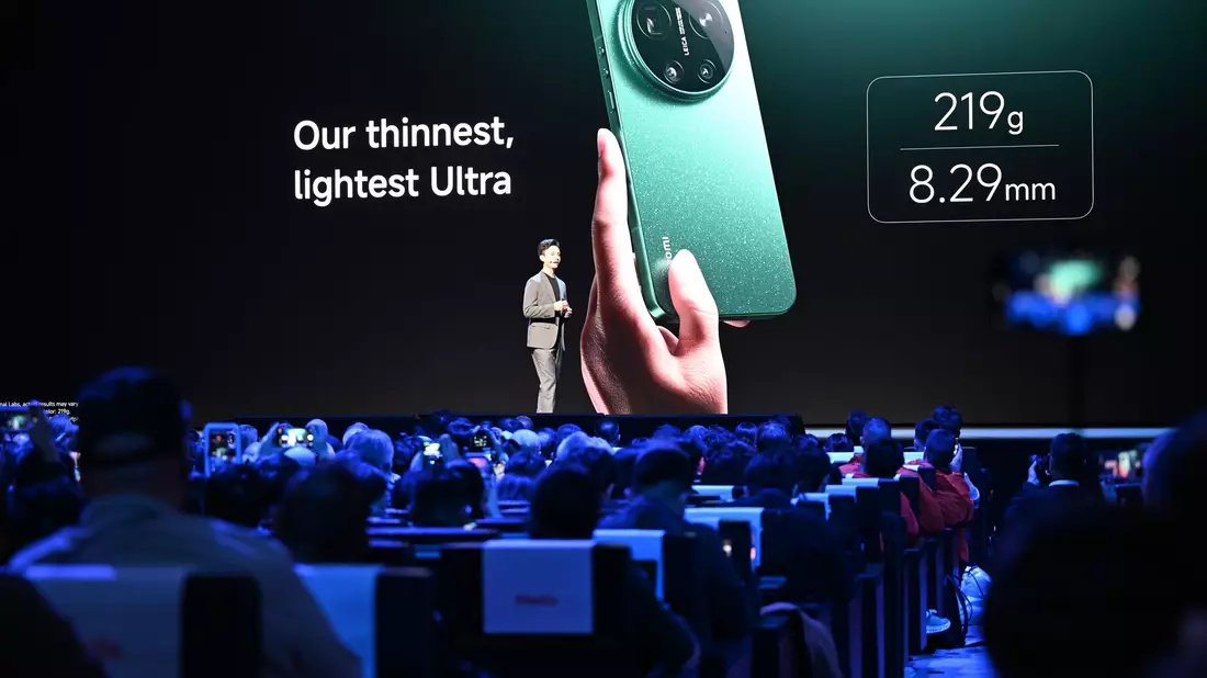 Das neue Xiaomi-Smartphone kostet in etwa so viel wie das iPhone von Apple. - Bild: Wolf von Dewitz/dpa