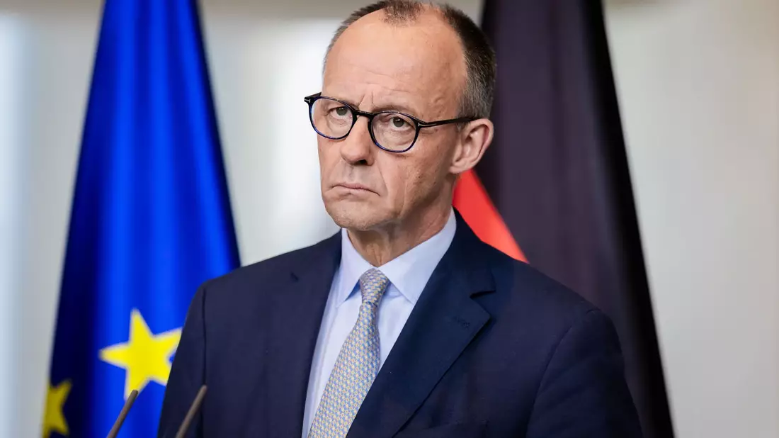 Bundeskanzler Friedrich Merz (CDU) äußert sich zum Angriff auf den Iran. - Bild: Christoph Soeder/dpa