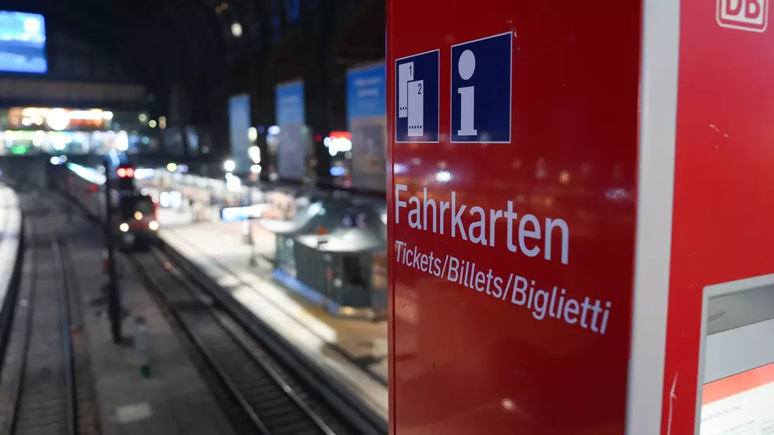 Was passiert in diesem Jahr bei den Fahrpreisen für die Fernzüge? (Archivbild) - Bild: Marcus Brandt/dpa