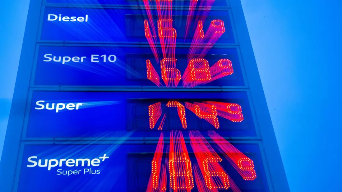Tanken ist in den vergangenen Tagen teurer geworden. - Bild: Jens Büttner/dpa