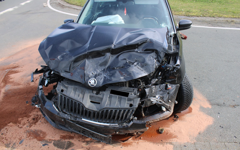 POL-MI: Verkehrsunfall im Kreuzungsbereich mit zwei Verletzten - Foto: presseportal.de