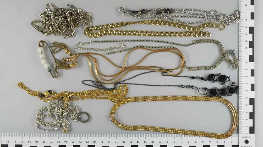 POL-HM: Schmuck aufgefunden - wer kann Hinweise geben? - Bild: presseportal.de