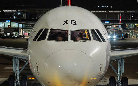 Piloten im Cockpit (Archiv) - Foto: via dts Nachrichtenagentur
