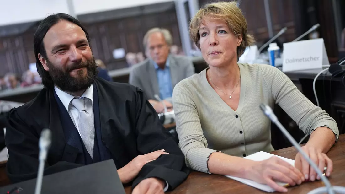 Christina Block hörte die Zeugenaussage einer Mitarbeiterin des Hamburger Jugendamts. - Bild: Marcus Brandt/Pool dpa/dpa