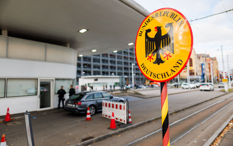 Hunderttausende Menschen pendeln regelmäßig zum Arbeiten in die Schweiz - zahlreiche auch aus Deutschland. (Archivbild) - Foto: Philipp von Ditfurth/dpa