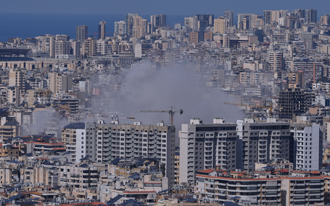 Israel reagiert mit Gegenangriffen auf Attacken der Hisbollah.   - Foto: Hassan Ammar/AP/dpa