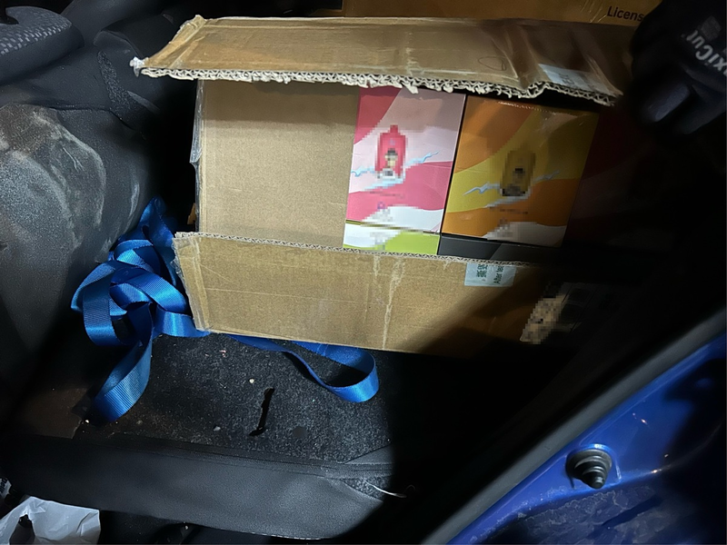 HZA-EF: Ein Auto voller E-Zigaretten / Zoll stellt über 1000 unversteuerte E-Zigaretten in einem Auto vor einem Kiosk in Eisenach fest - Foto: presseportal.de