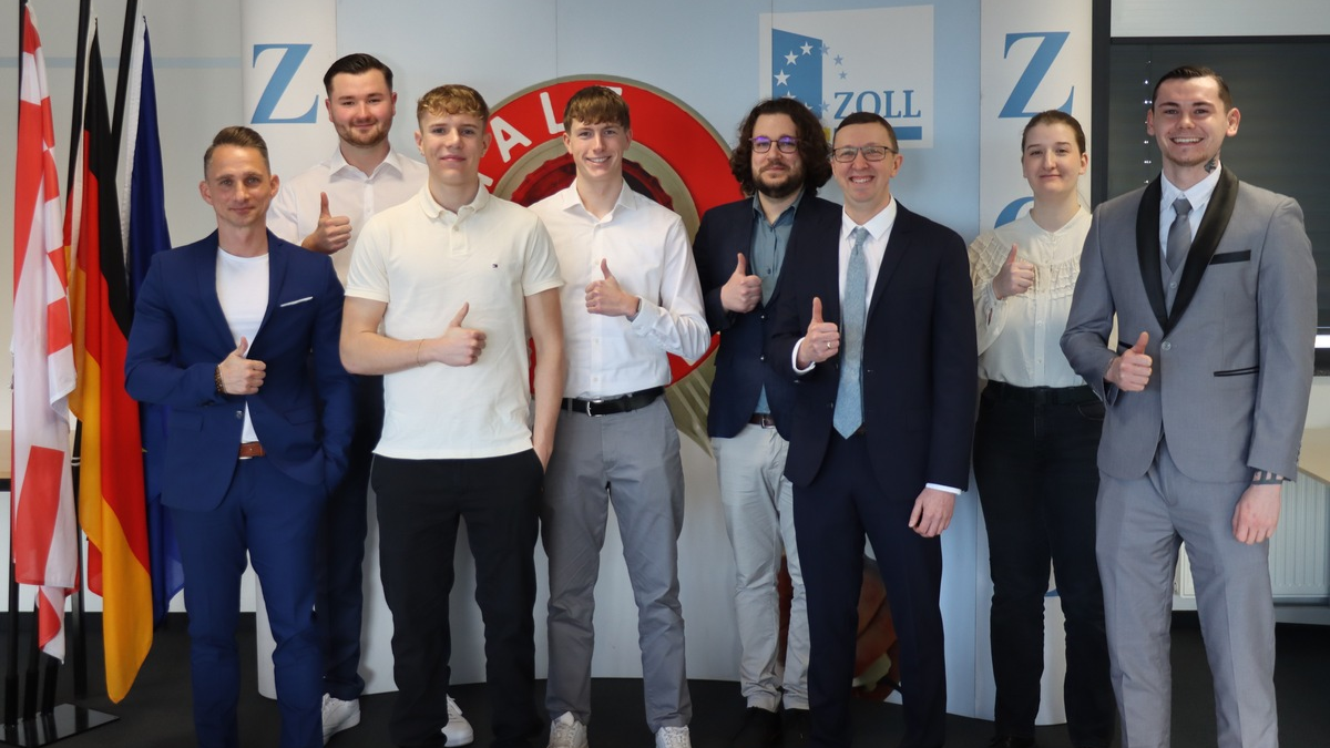 HZA-HB: Berufseinsteiger beim Hauptzollamt Bremen / Jetzt Karriere beim ZOLL starten! - Foto: presseportal.de