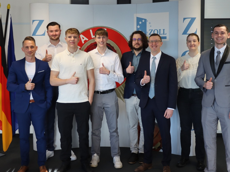 HZA-HB: Berufseinsteiger beim Hauptzollamt Bremen / Jetzt Karriere beim ZOLL starten! - Foto: presseportal.de