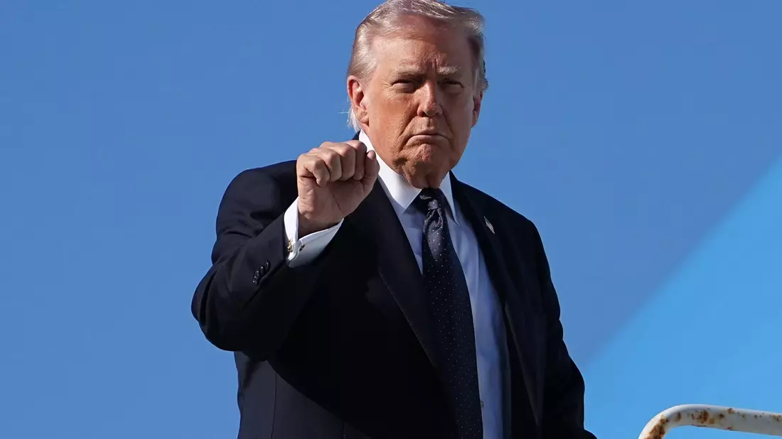 Trump kündigt verstärkte Angriffe auf den Iran an.  - Bild: Matt Rourke/AP/dpa