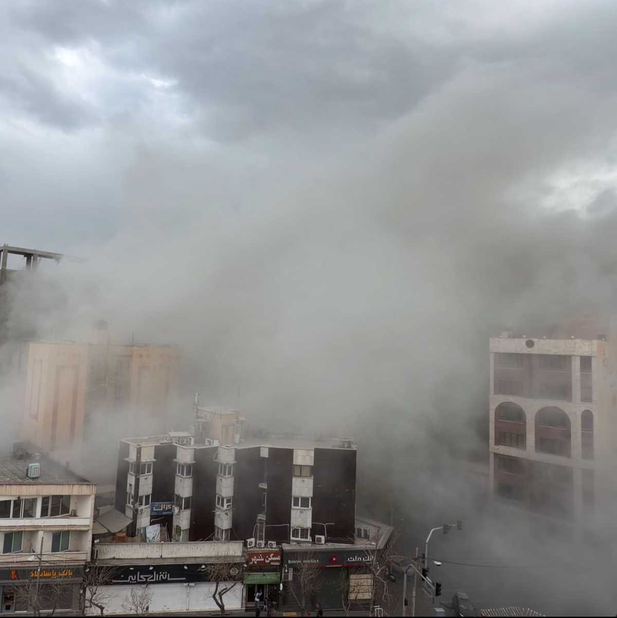 Die iranische Hauptstadt Teheran hat seit Samstag Hunderte Angriffe erlebt.  - Foto: Mohsen Ganji/AP/dpa