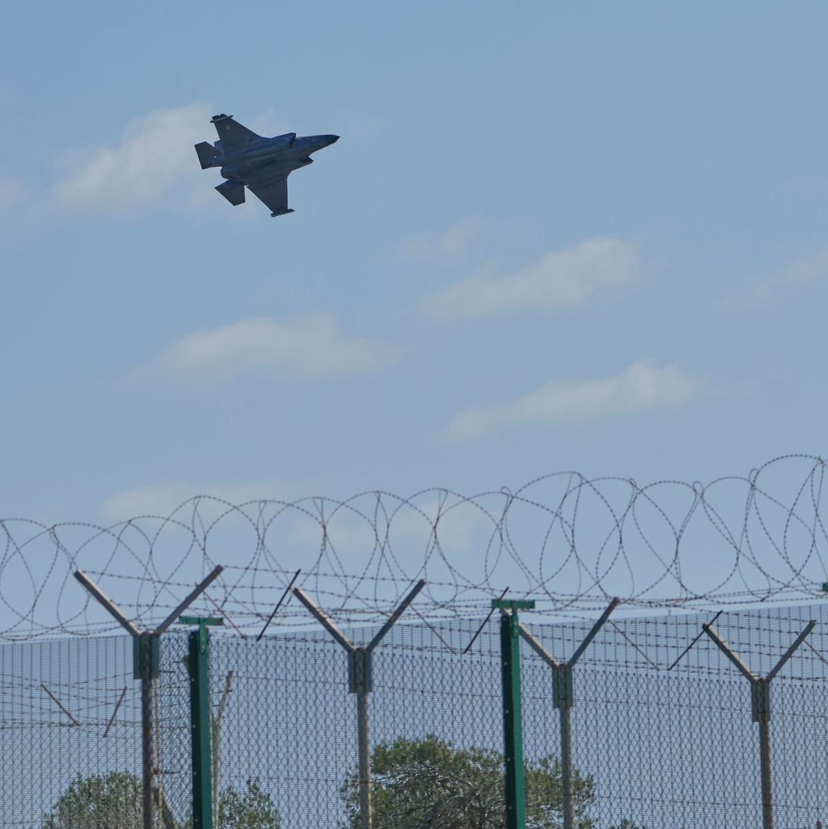 In der Nacht kam es zu einem Drohnenangriff auf den britischen Stützpunkt Akrotiri auf Zypern.  - Foto: Petros Karadjias/AP/dpa