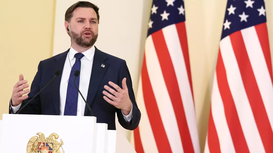 Die Frage nach einem Machtwechsel im Iran ist nach Darstellung von US-Vizepräsident JD Vance nebensächlich. (Archivbild) - Bild: Kevin Lamarque/POOL REUTERS/dpa