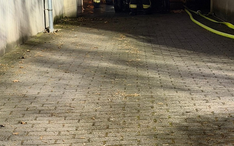 FW-Erkrath: E-Fahrzeug brennt in einer Tiefgarage - Foto: presseportal.de