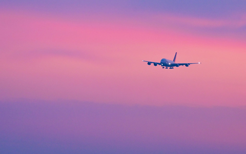 Die Lage im Nahen Osten wirkt sich auch auf den Luftverkehr in Deutschland aus. Viele Flüge fallen aus. - Foto: Malin Wunderlich/dpa