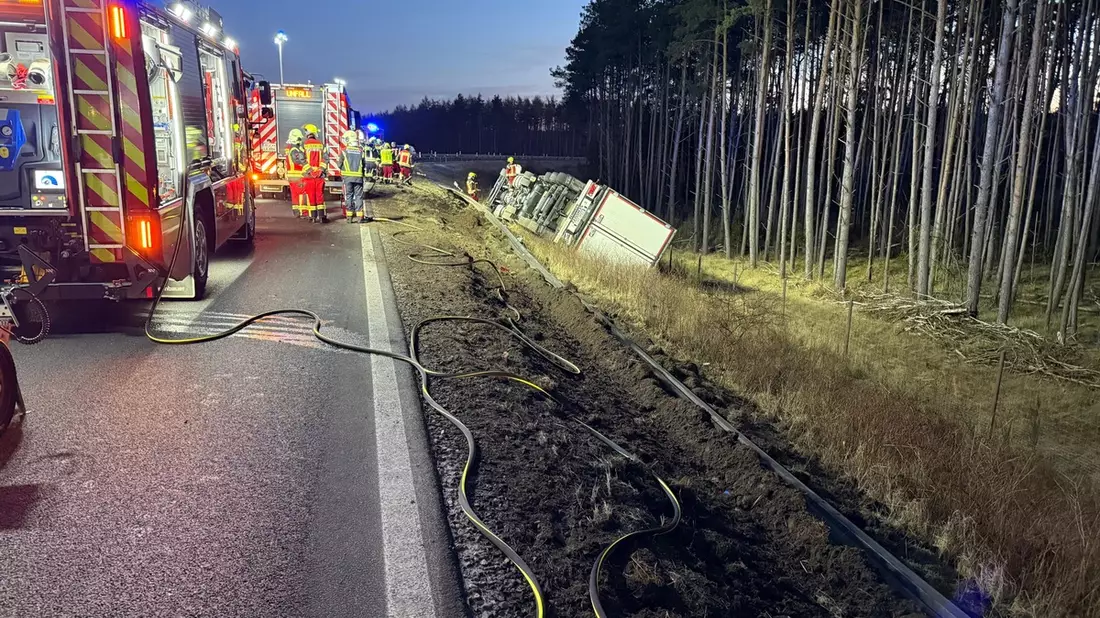 POL-HRO: LKW-Unfall an der Anschlussstelle Malchow - Teilsperrung der BAB 19 in Fahrtrichtung Rostock - Bild: presseportal.de