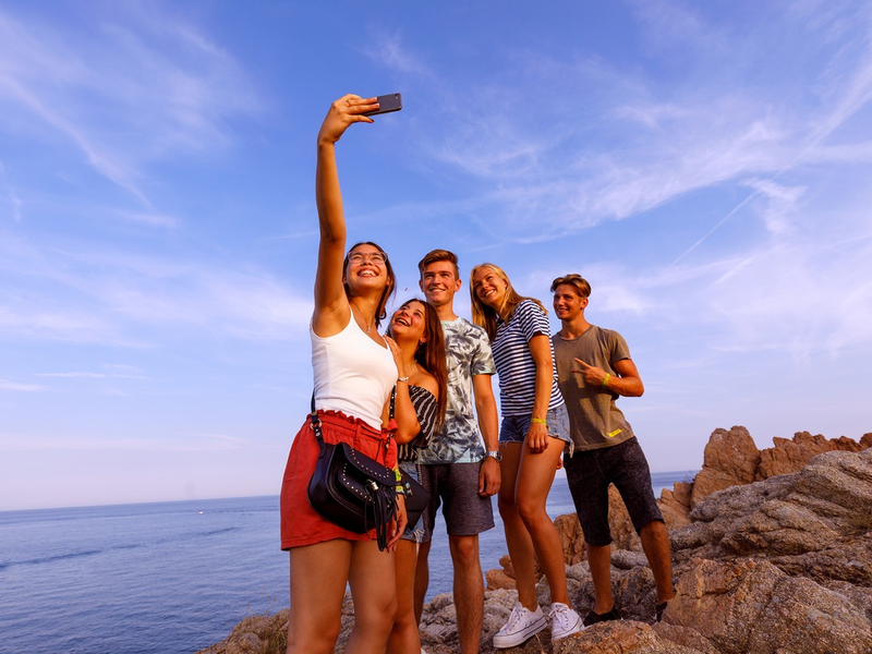 Social-Media-Verbot würde Realitäten verfehlen / Neue Jugendstudie von ruf Jugendreisen zeigt: Schutz ja - Pauschalverbote nein - Foto: presseportal.de