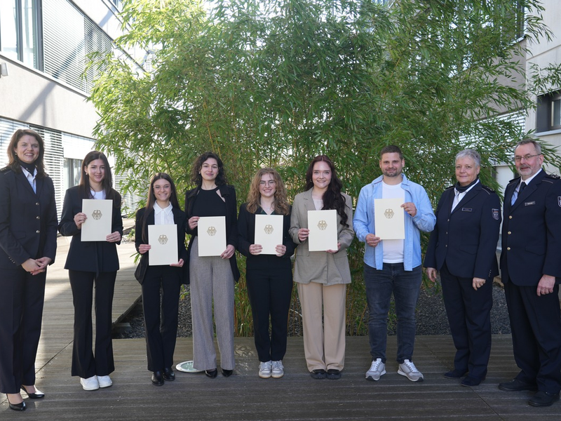 HZA-SW: Zuwachs beim Zoll - Sechs neue duale Studierende starten beim Hauptzollamt Schweinfurt - Foto: presseportal.de