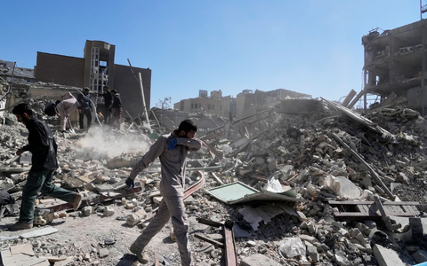 Der örtliche Rote Halbmond berichtet von Attacken in 153 iranischen Städten.  - Foto: Vahid Salemi/AP/dpa