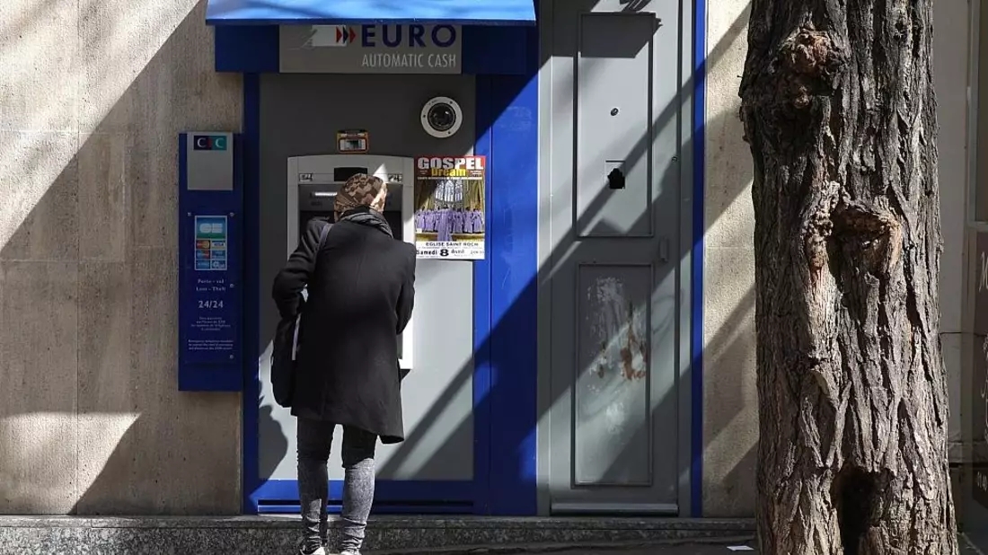 Geldautomat in Frankreich (Archiv) - Bild: via dts Nachrichtenagentur