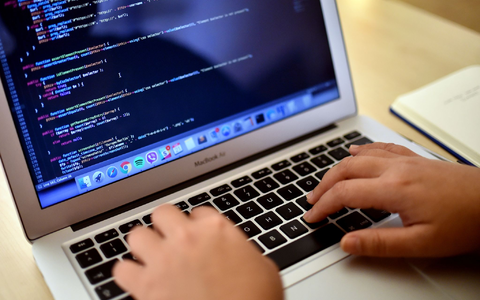 Frauen in Digitalberufen weiterhin stark unterrepräsentiert. (Symbolbild) - Foto: Britta Pedersen/dpa-Zentralbild/dpa