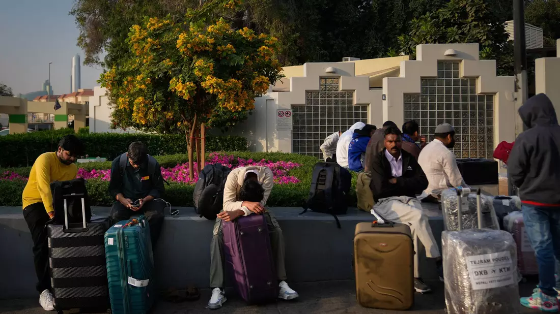Für viele Menschen in den Golfstaaten - ob Besucher oder Bewohner - sind die iranischen Angriffe ein Schock. (Archivbild) - Bild: Altaf Qadri/AP/dpa