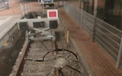 BPOL-BadBentheim: Zug vermutlich mit Steinen beworfen - Foto: presseportal.de