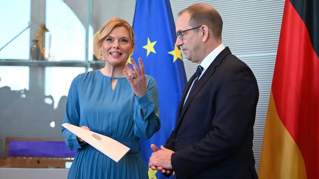 Darin kritisiert er die aktuellen Strukturen als kopflastig, kompliziert und in großen Teilen nicht effektiv.  - Bild: Elisa Schu/dpa