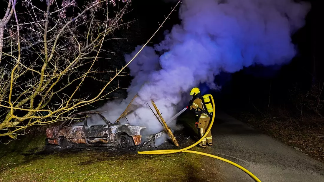 FW-DT: Pkw-Brand in Pivitsheide - Bild: presseportal.de