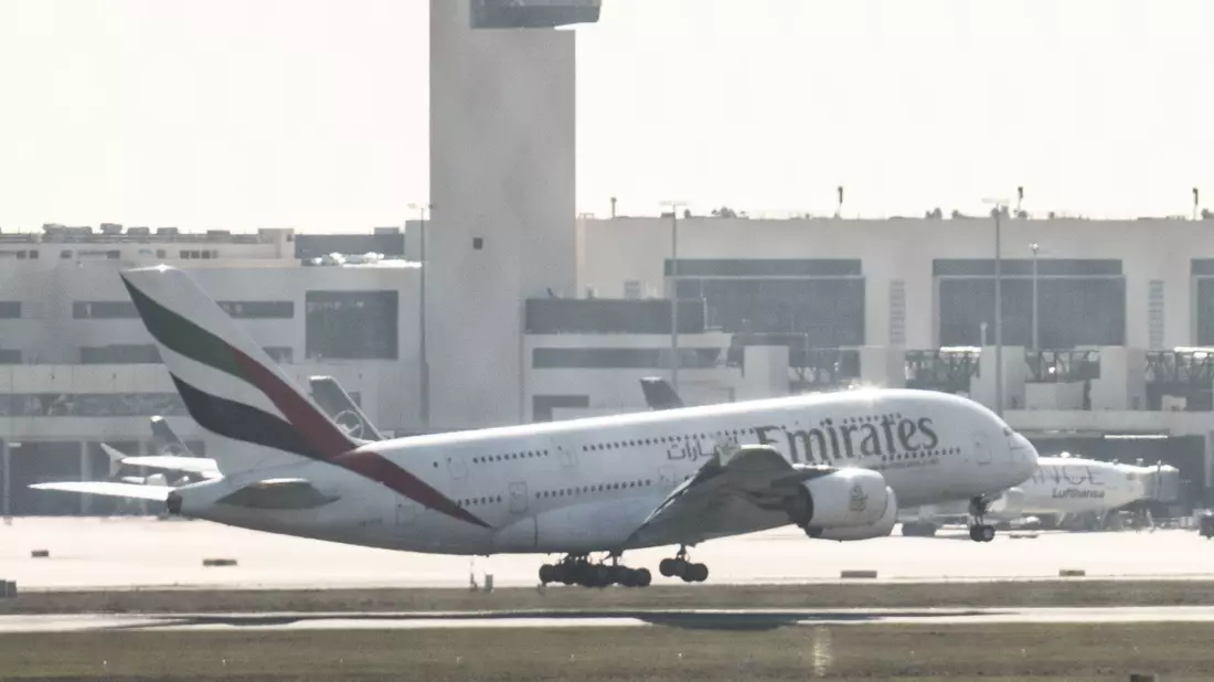 Der Airbus A-380 landete am Dienstag um kurz nach 13.30 Uhr in Frankfurt. - Bild: Boris Roessler/dpa