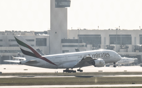 Der Airbus A-380 landete am Dienstag um kurz nach 13.30 Uhr in Frankfurt. - Foto: Boris Roessler/dpa