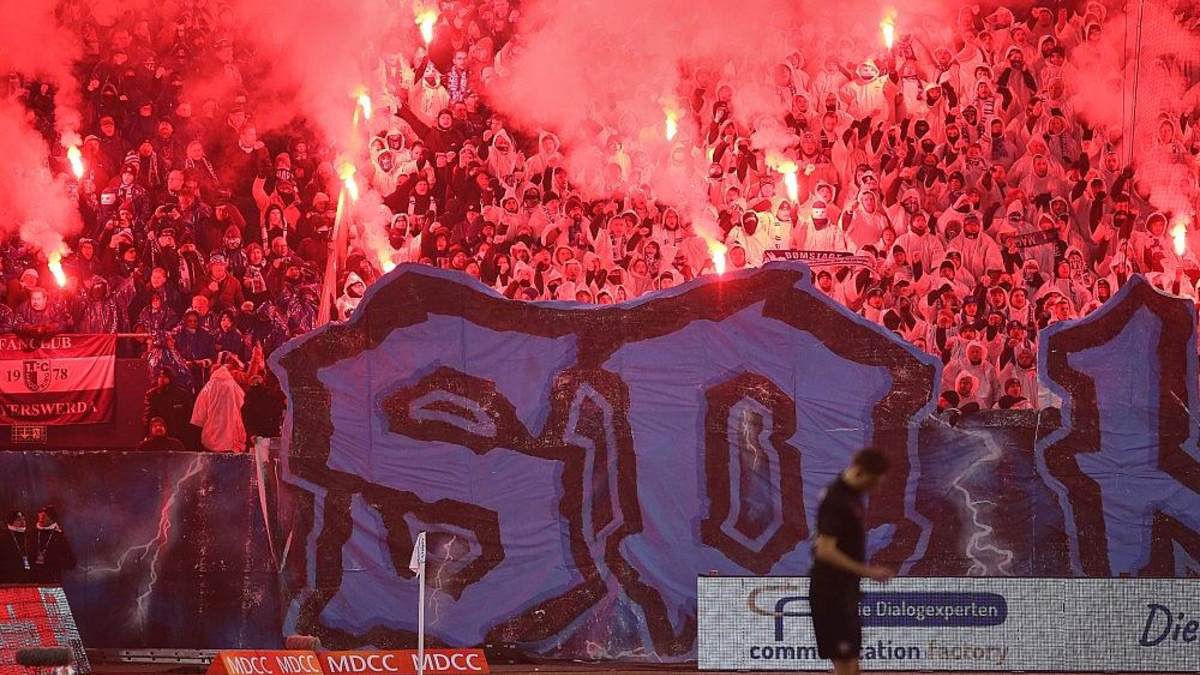 FCM-Fans mit Pyrotechnik beim Spiel gegen Dynamo Dresden am 26.01.2026 - Foto: via dts Nachrichtenagentur