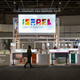 Israel hat seine Teilnahme an der ITB in Berlin aufgrund der aktuellen Lage in Nahost abgesagt. Der israelische Stand steht daher menschenleer in einer Messe-Halle. - Foto: Soeren Stache/dpa