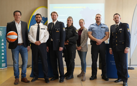 POL-MTK: Veranstaltung der Dialogreihe Cops im Dialog - Austausch zwischen Polizei und Jugendlichen an der Eschborner Heinrich-von-Kleist-Schule - Foto: presseportal.de