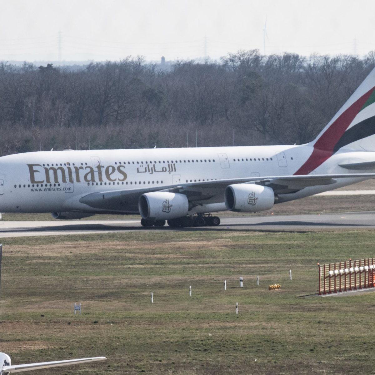 Ein erster Linienflieger aus Dubai ist wieder in Frankfurt gelandet. - Foto: Boris Roessler/dpa
