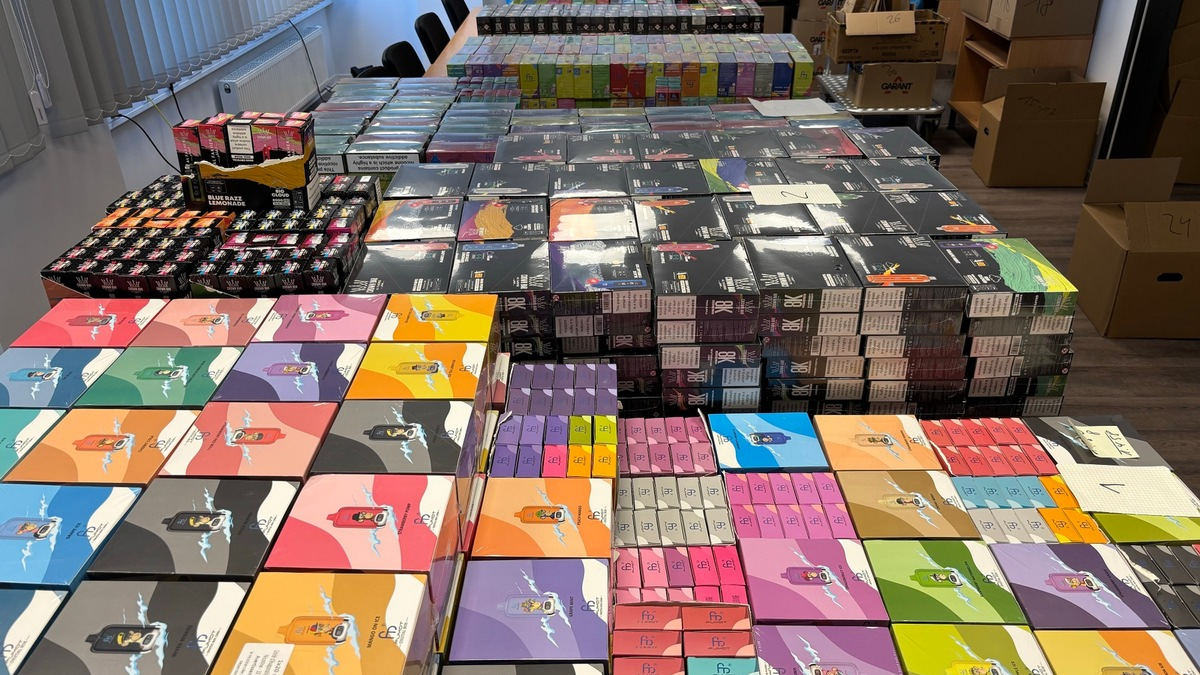 HZA-AC: Tausende unversteuerte E-Vapes / Zoll räumt Lager von Würselener Kiosk - Foto: presseportal.de