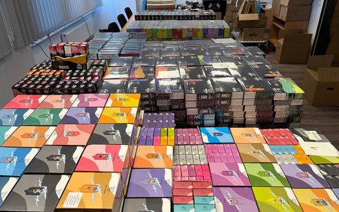 HZA-AC: Tausende unversteuerte E-Vapes / Zoll räumt Lager von Würselener Kiosk - Foto: presseportal.de