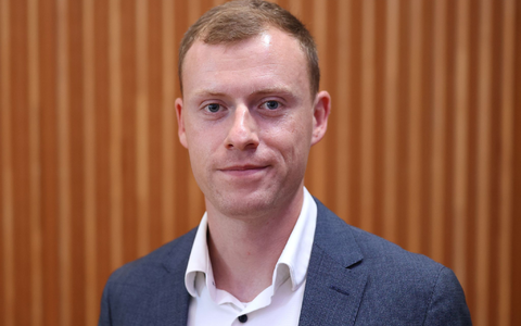 Der AfD-Bundestagsabgeordneten Jan Wenzel Schmidt muss im Zusammenhang mit der Vetternwirtschaftsdebatte die AfD-Fraktion verlassen. (Archivbild) - Foto: Peter Gercke/dpa