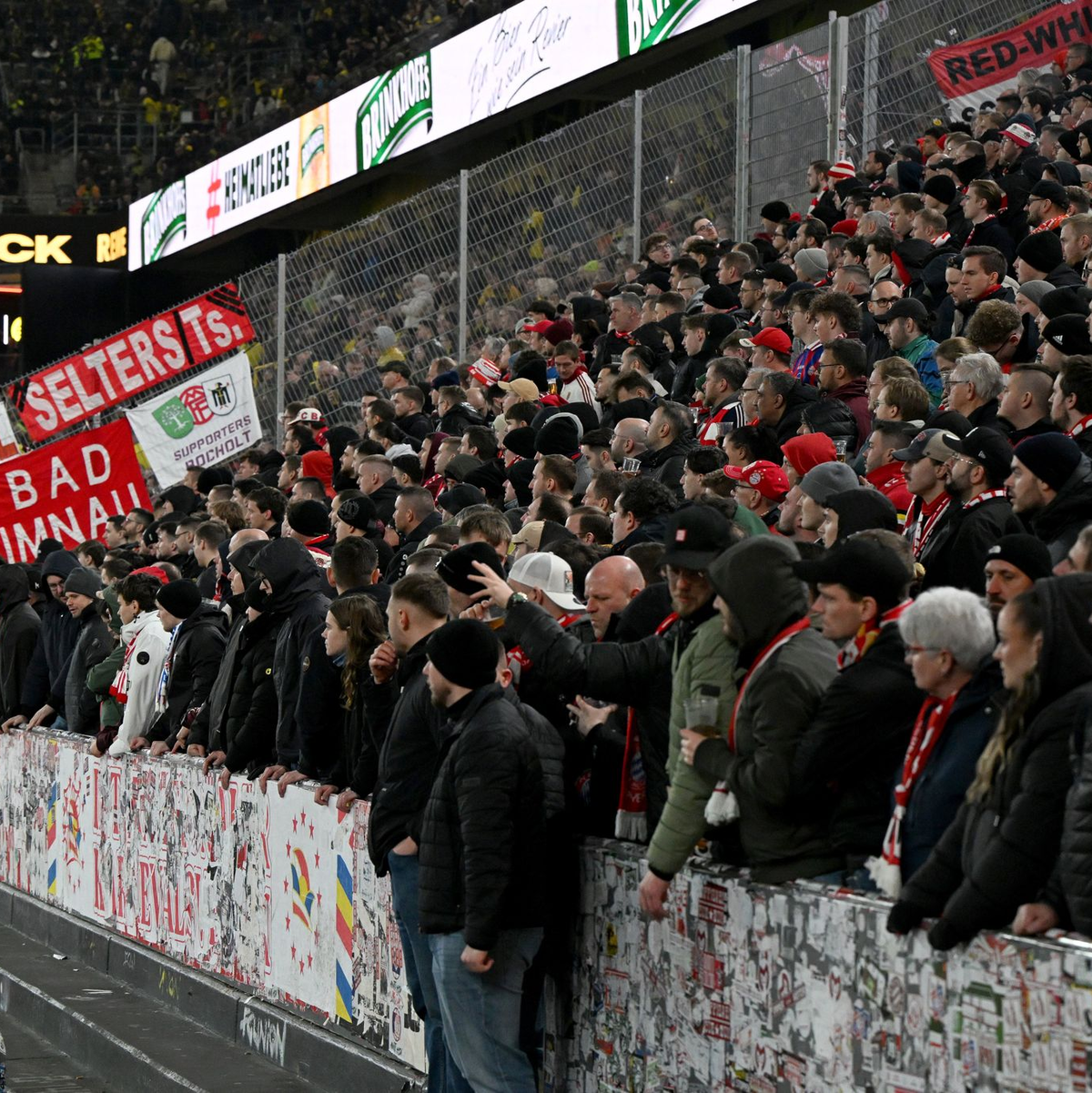 Wegen der Zusammenstöße vor Anpfiff boykottieren einige Bayern-Fans die Partie in Dortmund. (Archivbild) - Foto: Federico Gambarini/dpa