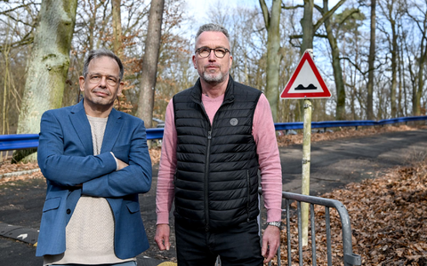 Hajo Seppelt und Jörg Mebus (r) wurde für die Pressekonferenz im Müggelturm nicht zugelassen (Archivbild) - Foto: Britta Pedersen/dpa