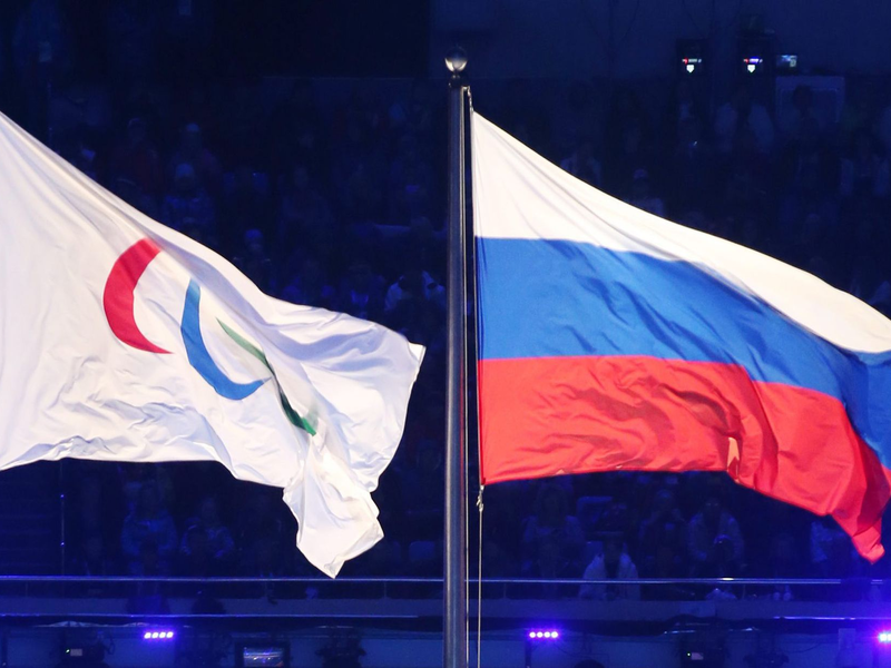 Russland darf bei den Paralympics in Italien wieder unter seiner Nationalflagge starten. - Foto: Sergei Chirikov/EPA/dpa