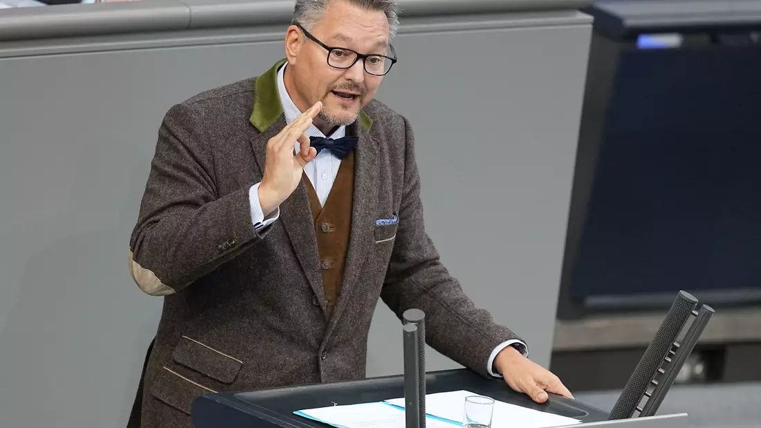 Keuter war durch einen «t-Online»-Bericht in den Fokus geraten, wonach er seine Freundin in seinem Bundestagsbüro beschäftige. (Archivbild) - Bild: Michael Kappeler/dpa