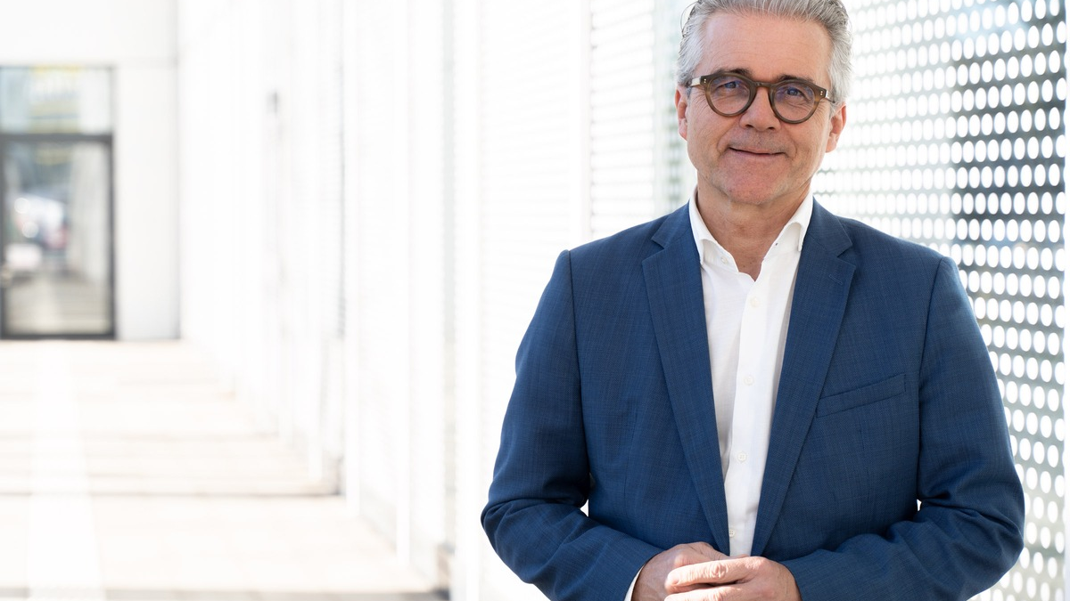 POL-AC: Offizielle Ernennung: Andreas Bollenbach ist neuer Polizeipräsident in Aachen - Foto: presseportal.de