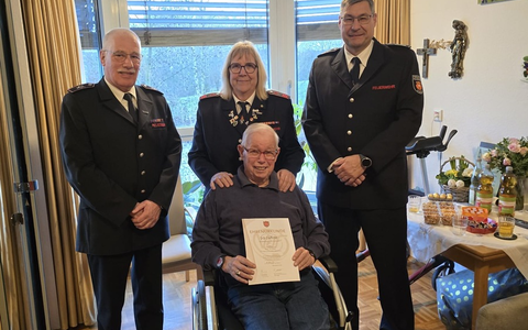 FW-KLE: Besondere Ehrung für Hans van Offern - Foto: presseportal.de