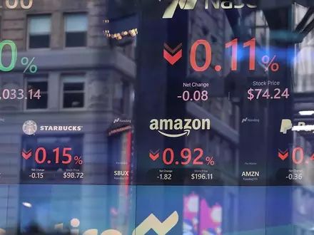 Börsenkurse von Starbucks und Amazon - Foto: via dts Nachrichtenagentur