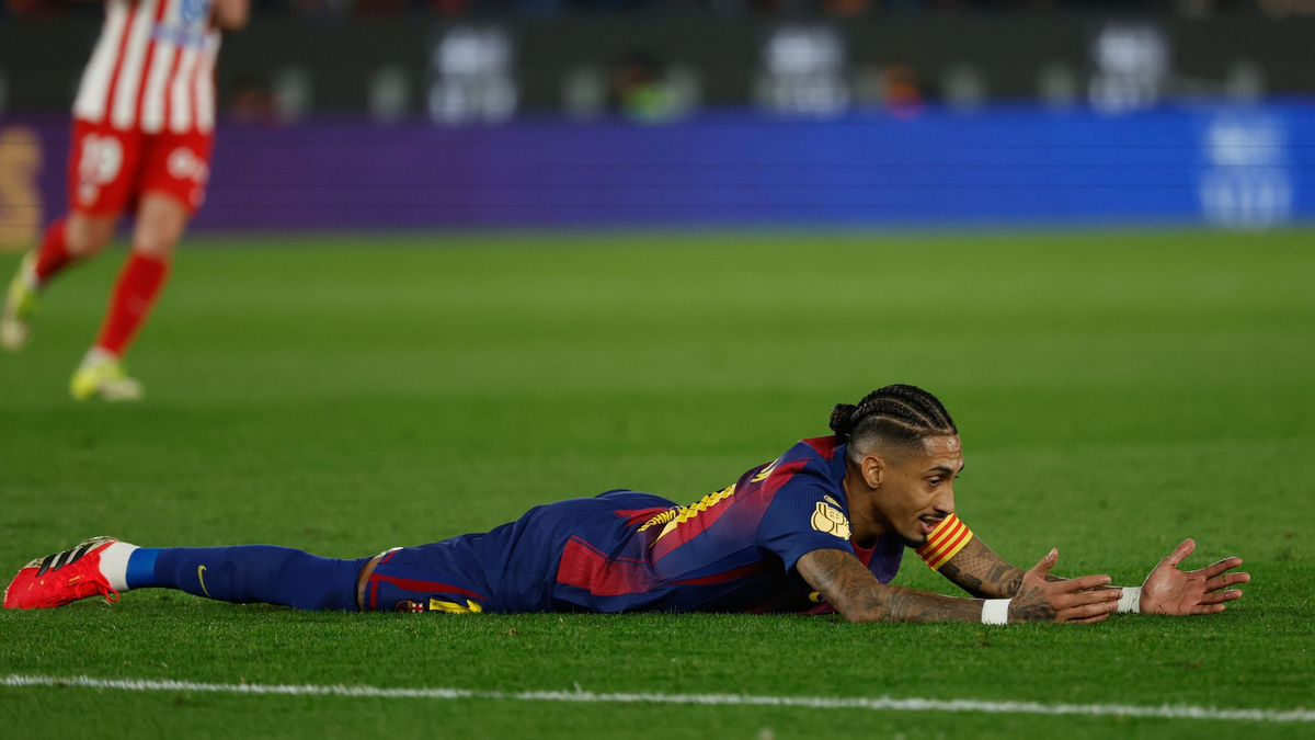 Raphinha und der FC Barcelona sind im Pokal an Atlético Madrid gescheitert. - Foto: Joan Monfort/AP/dpa