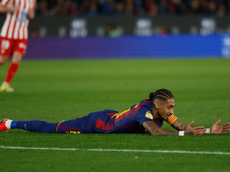 Raphinha und der FC Barcelona sind im Pokal an Atlético Madrid gescheitert. - Foto: Joan Monfort/AP/dpa